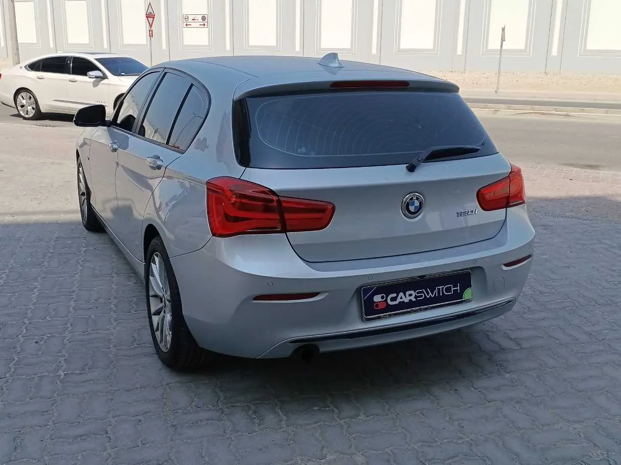 Car image 7