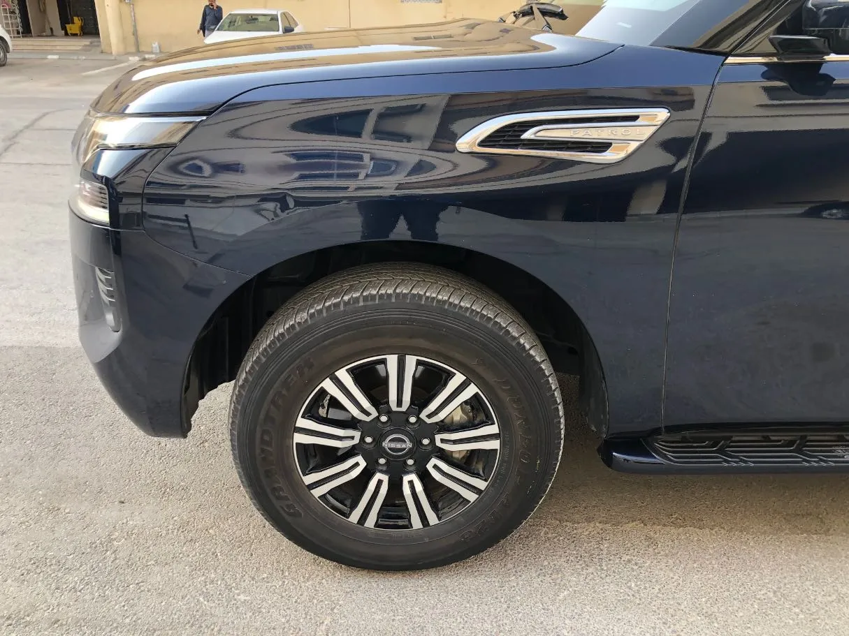 Car image 9