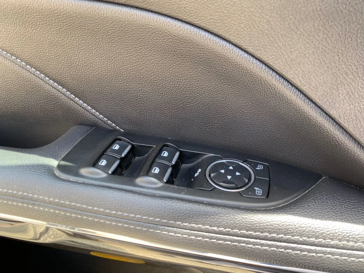 Car image 27
