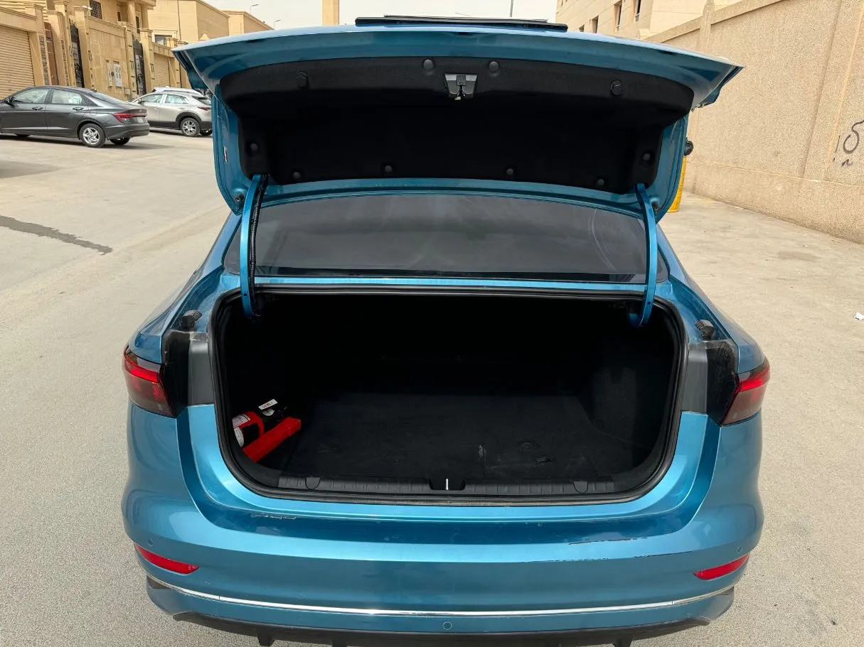 Car image 20
