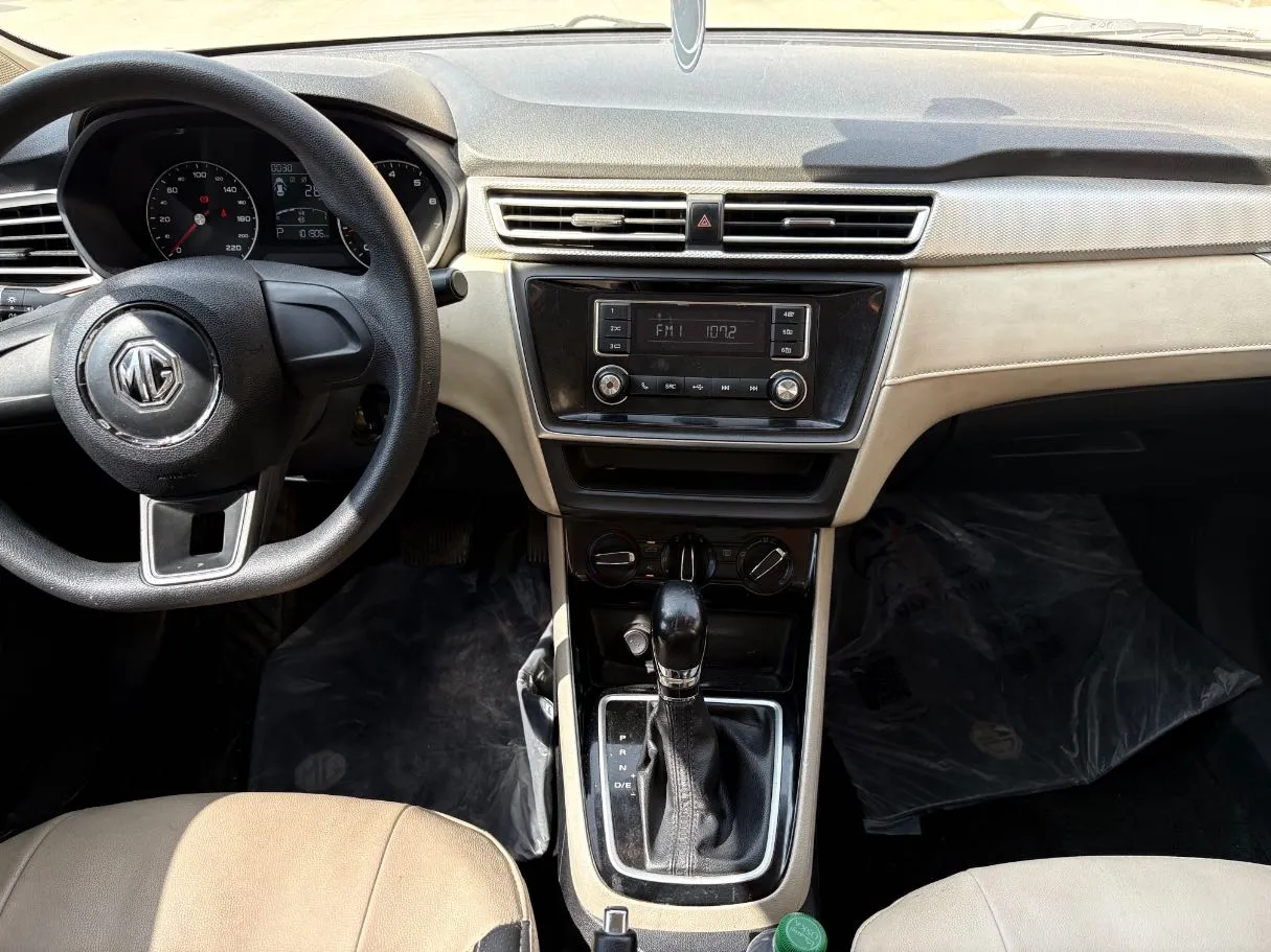 Car image 17