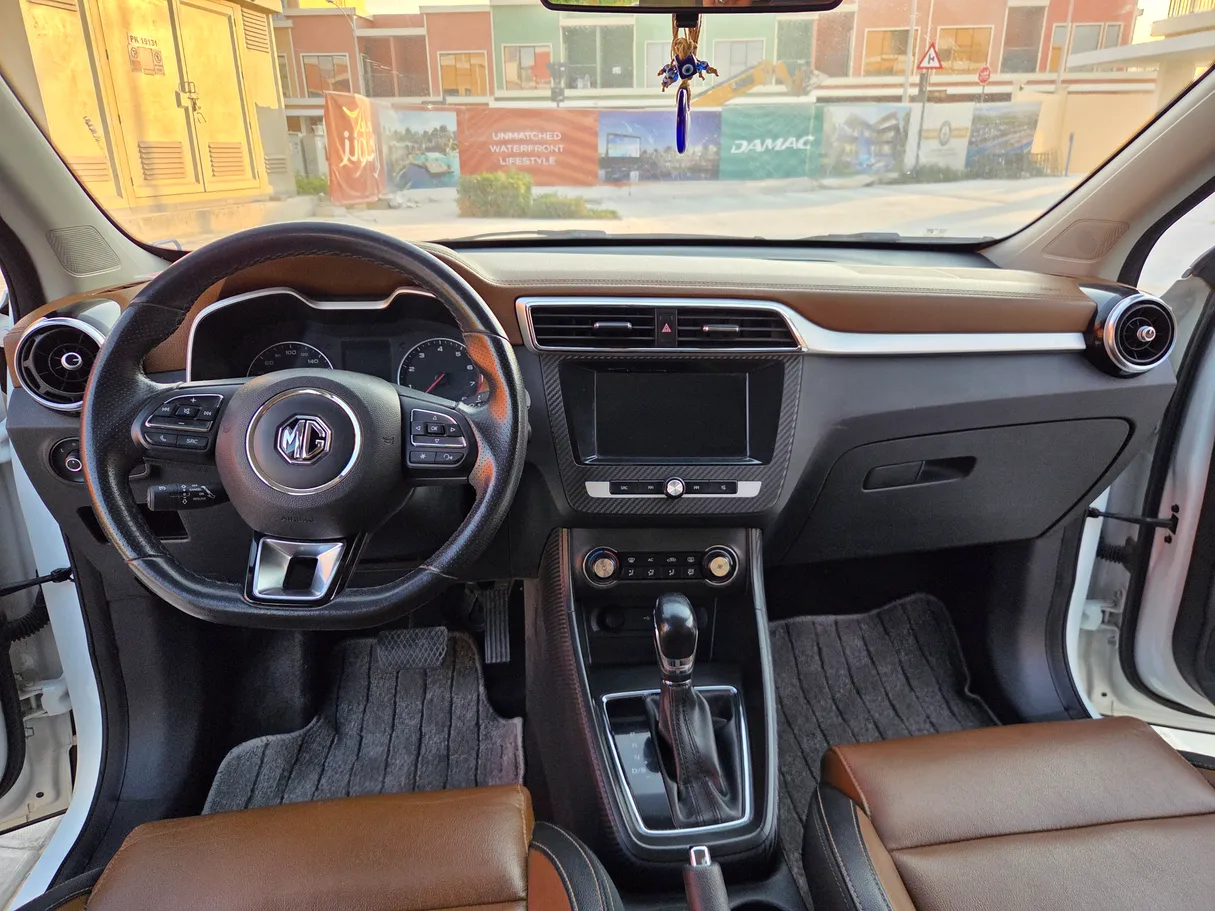 Car image 14