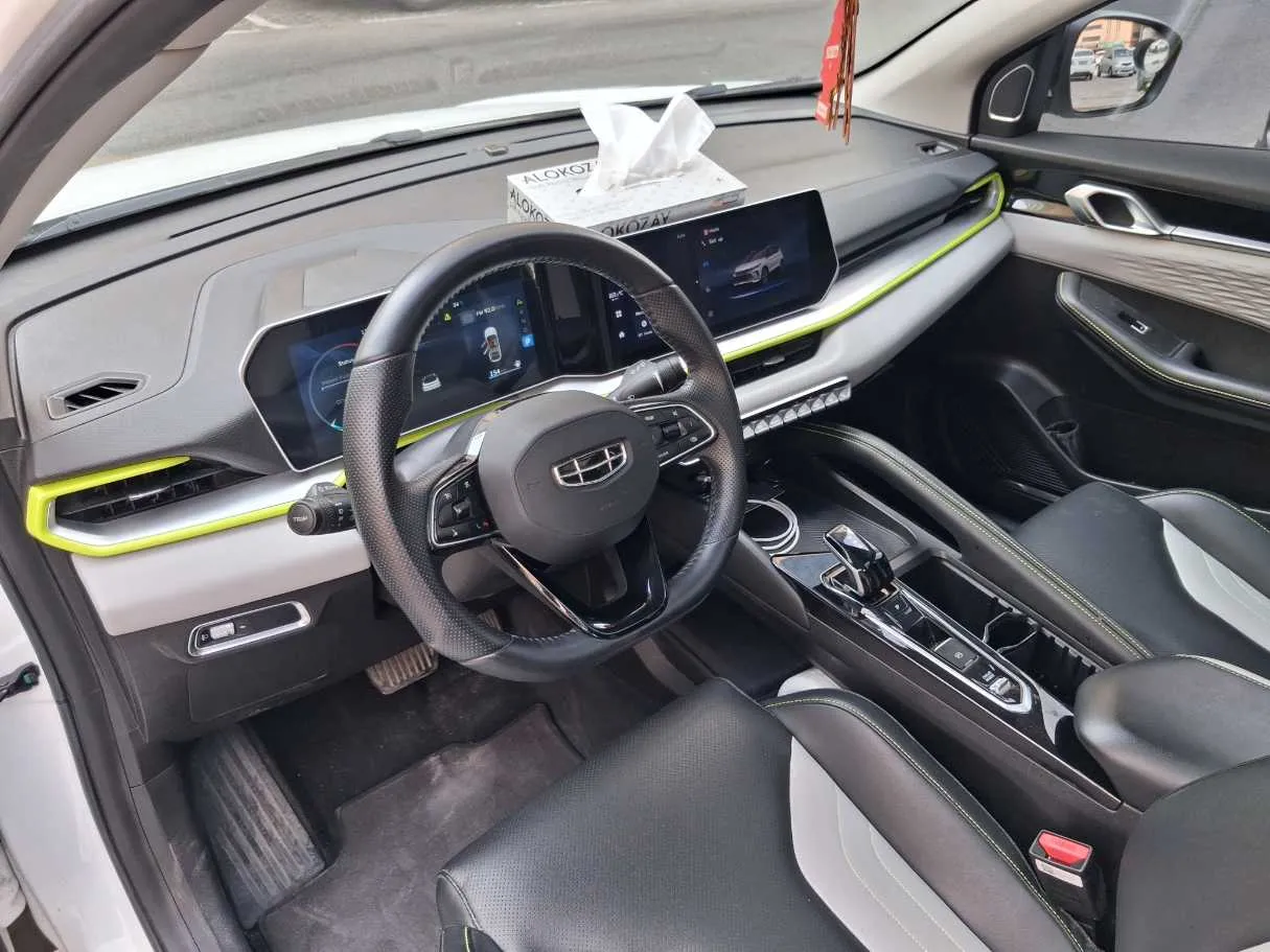 Car image 11
