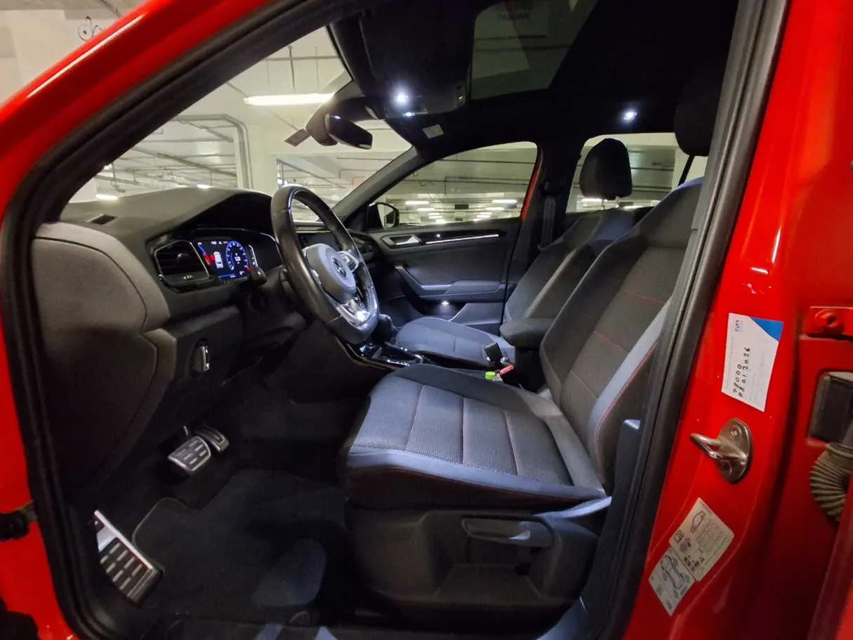 Car image 12