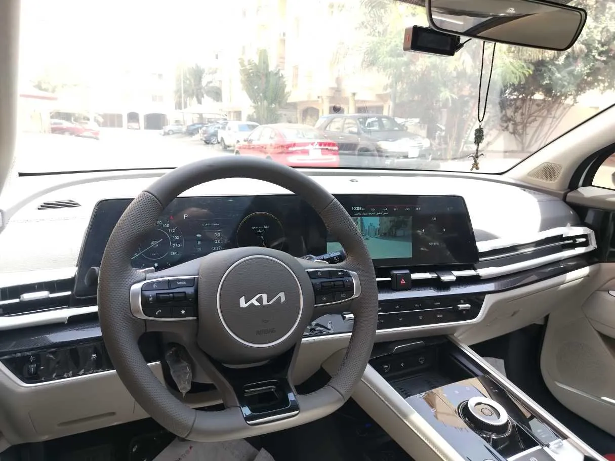 Car image 25