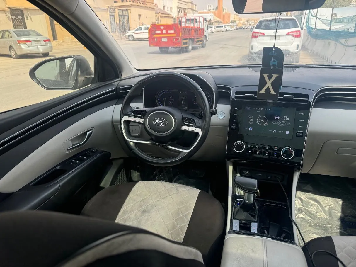 Car image 17