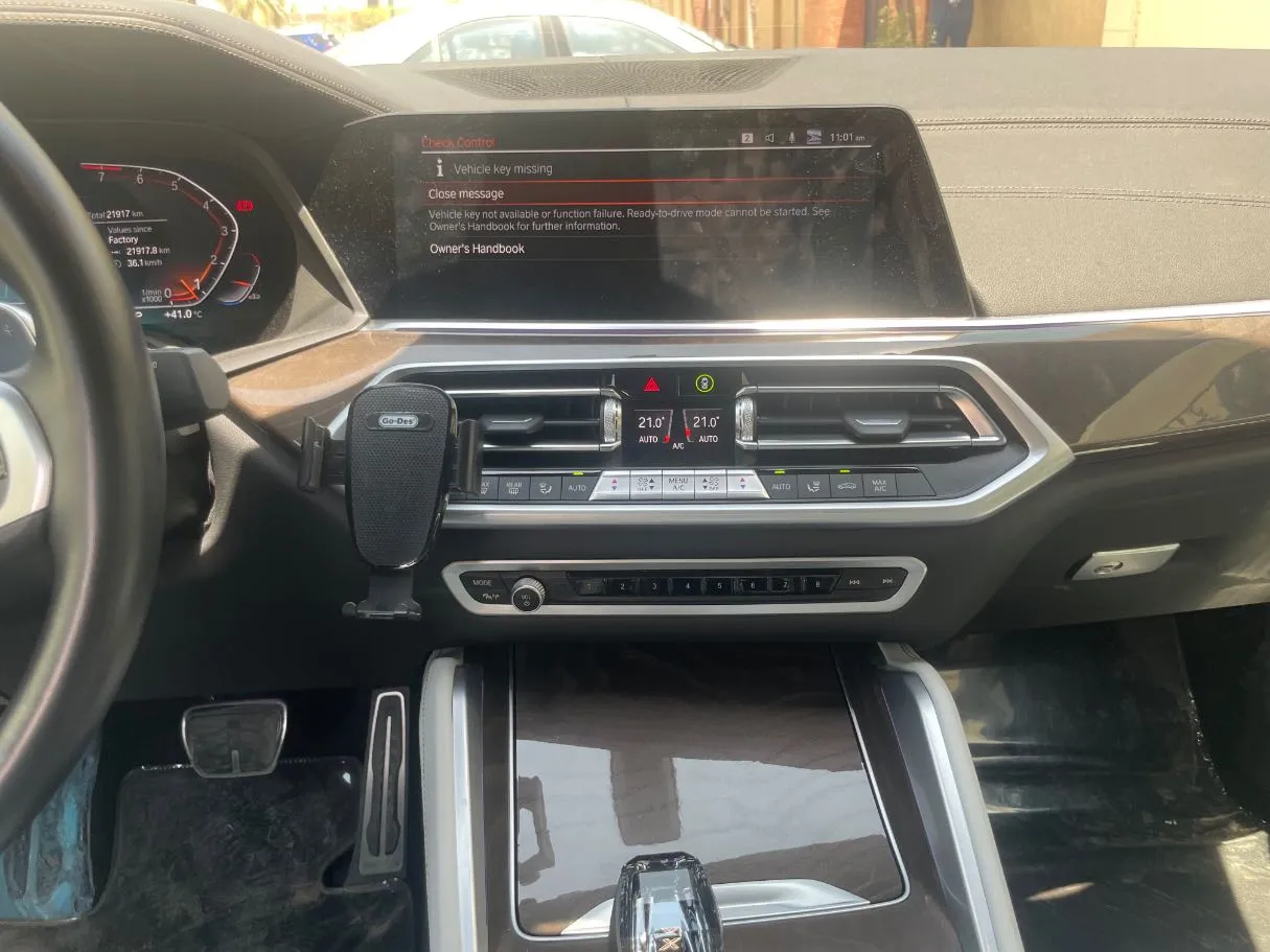 Car image 19