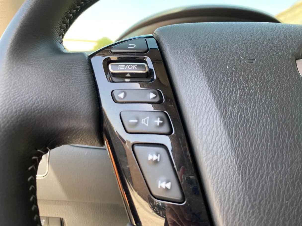 Car image 24