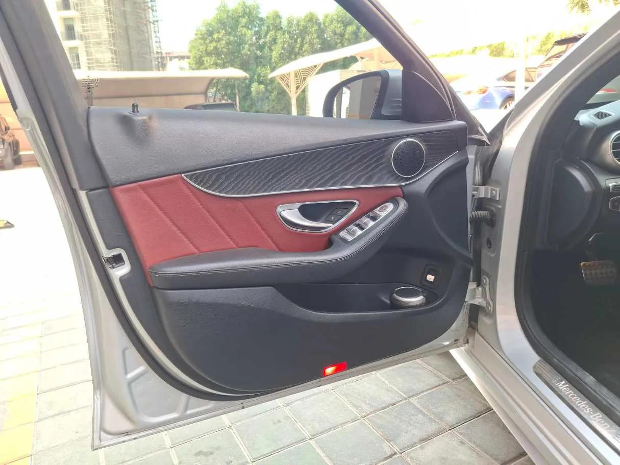 Car image 10