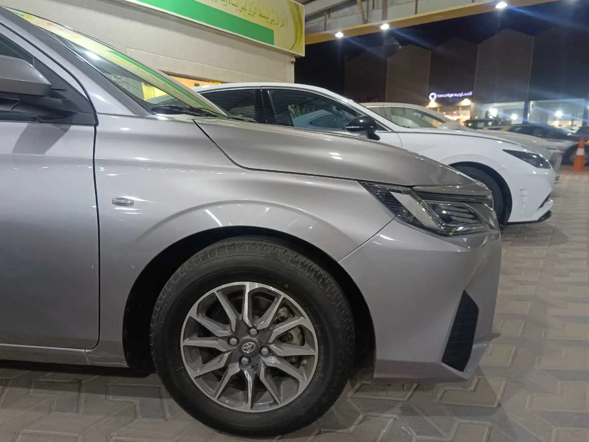 Car image 7
