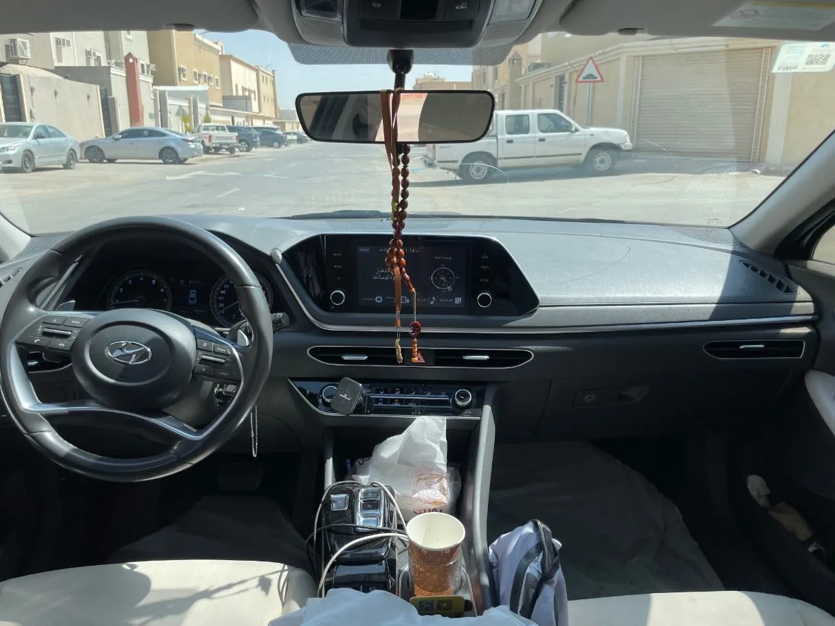 Car image 18