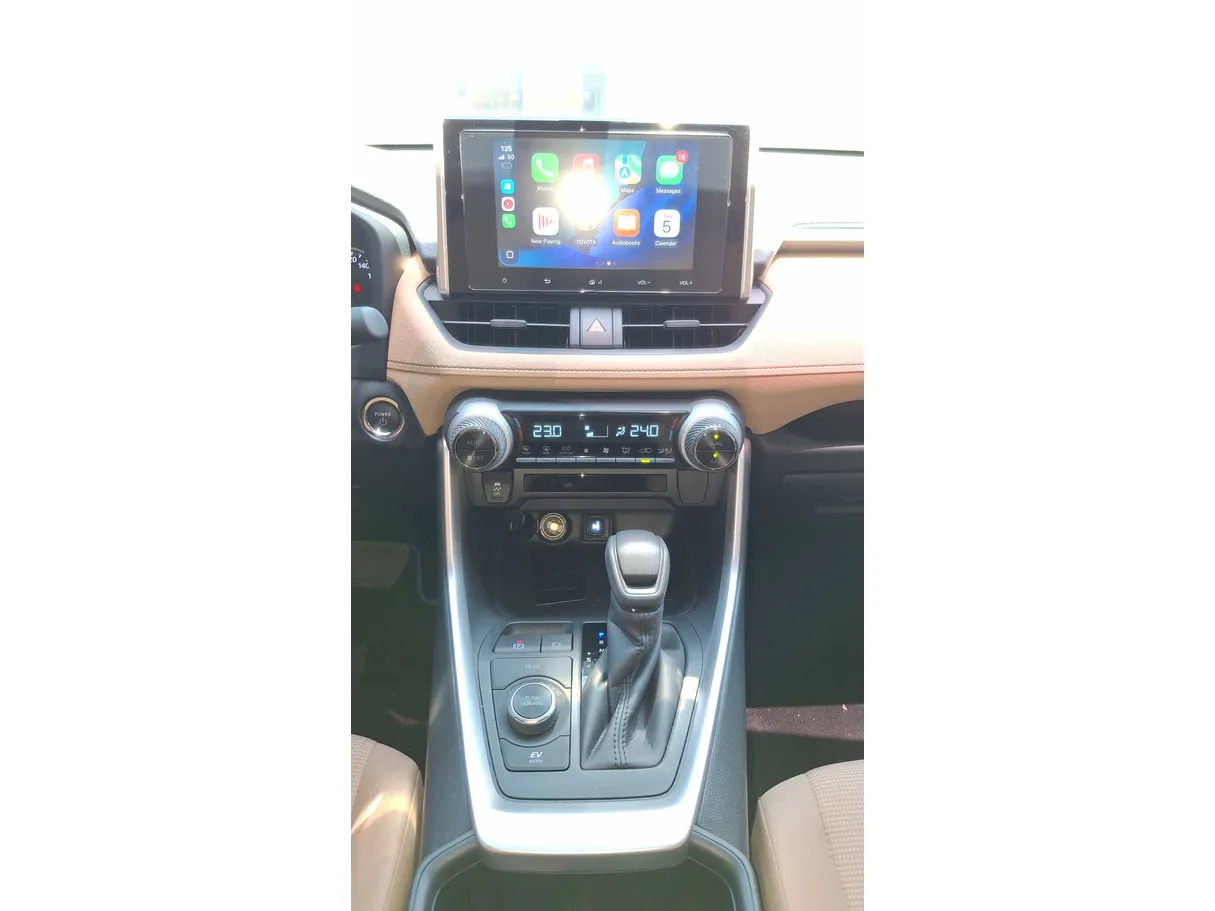Car image 16