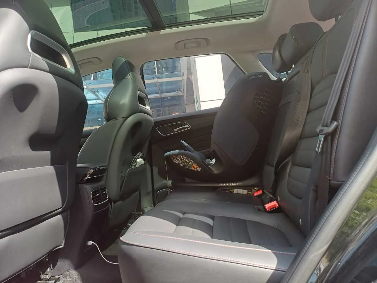 Car image 13