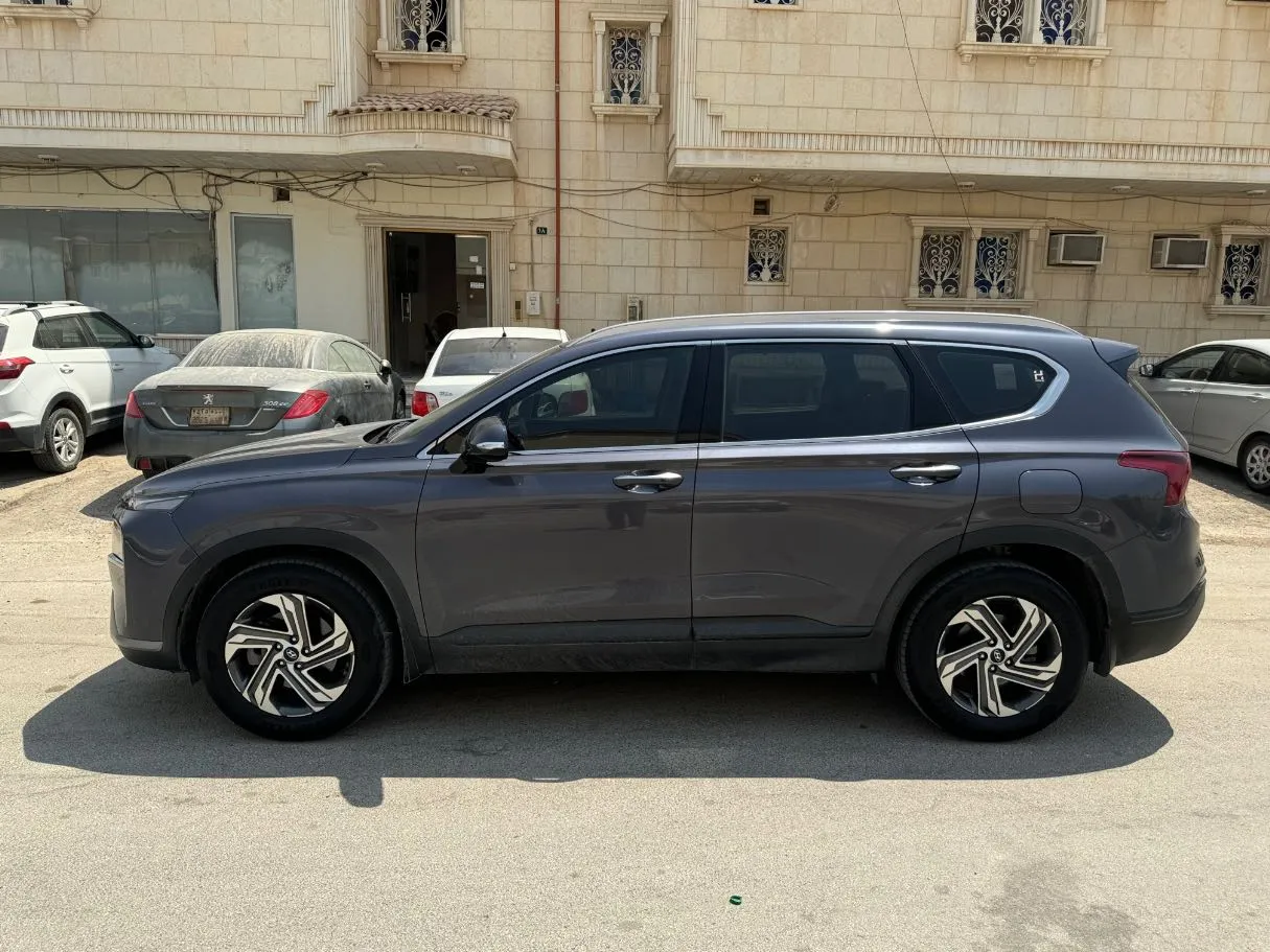 Car image 8