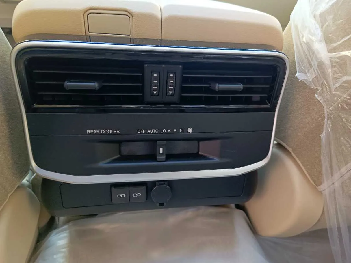 Car image 32