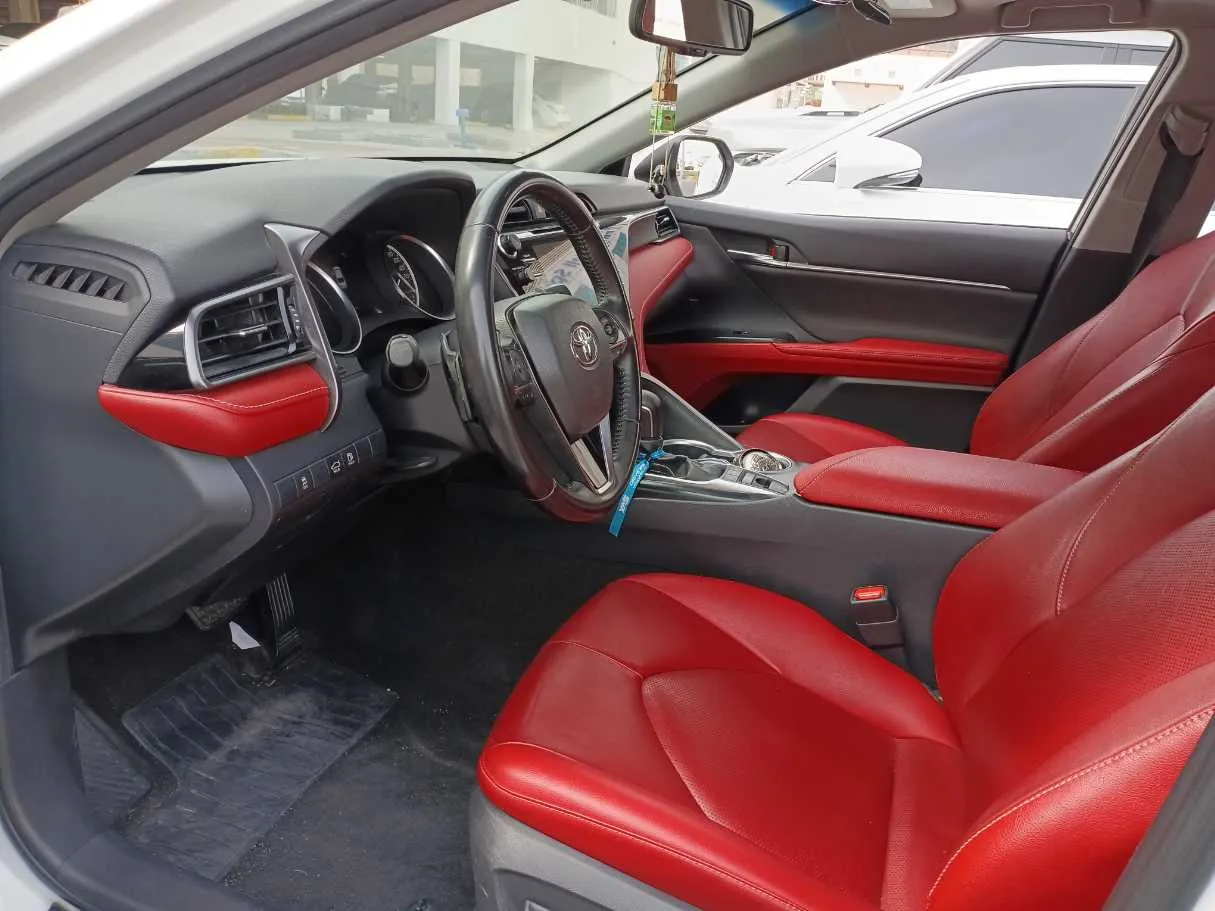 Car image 11