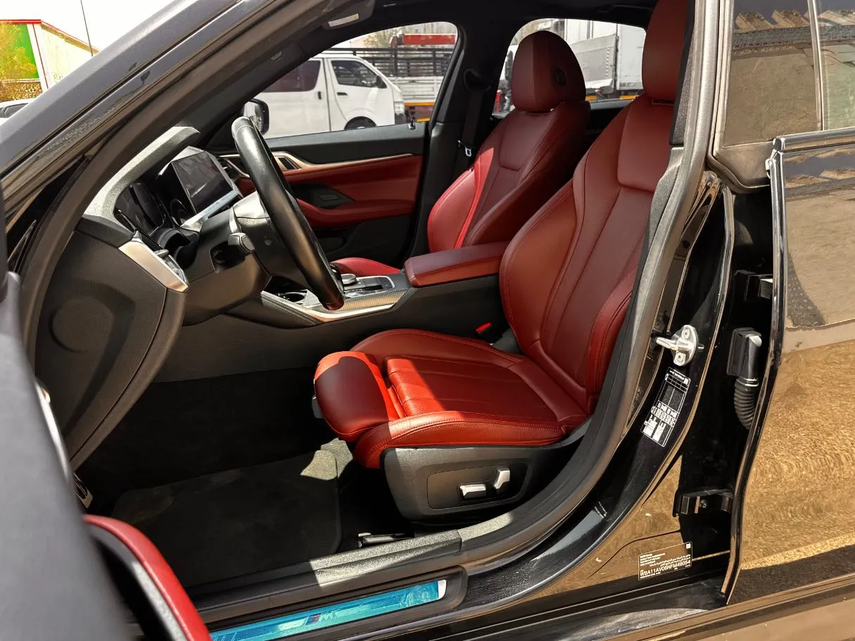 Car image 12