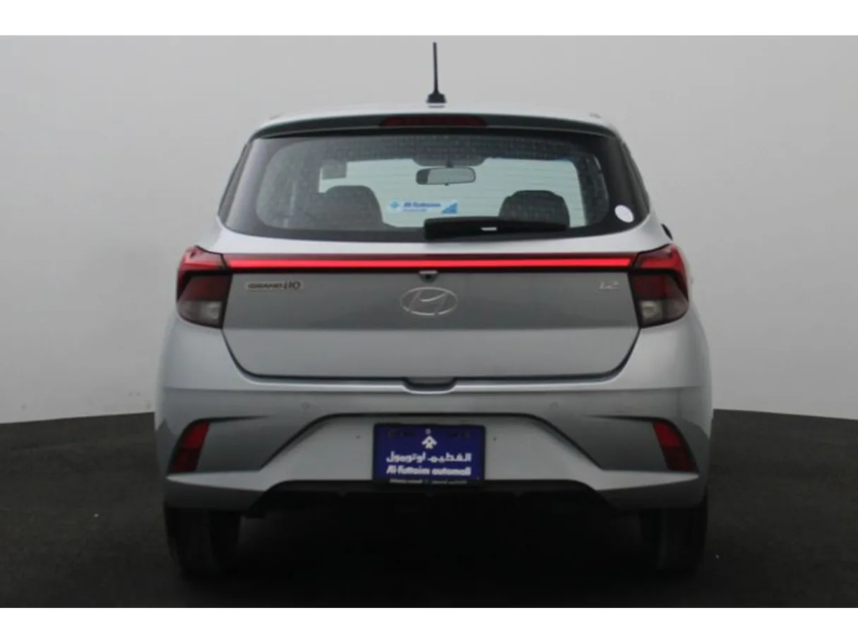 Car image 12