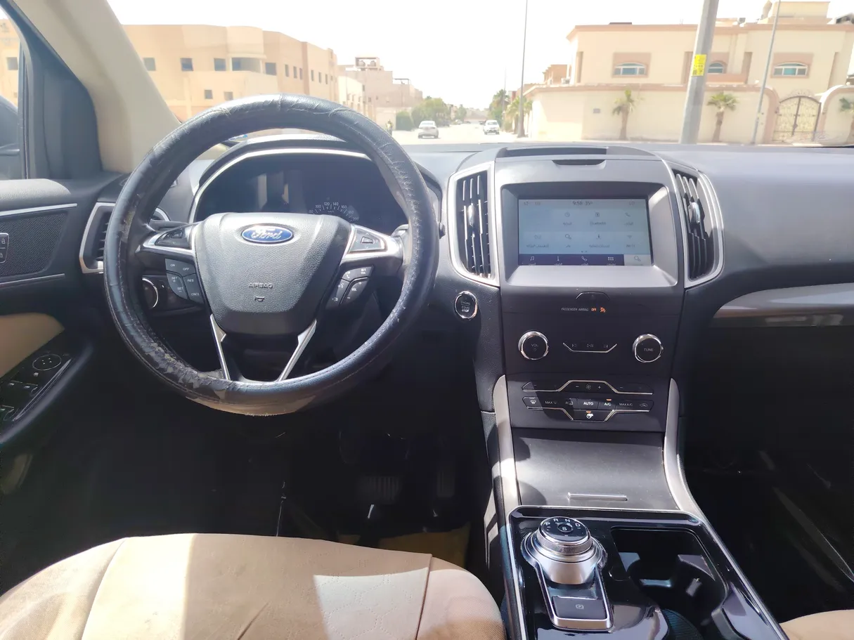 Car image 19