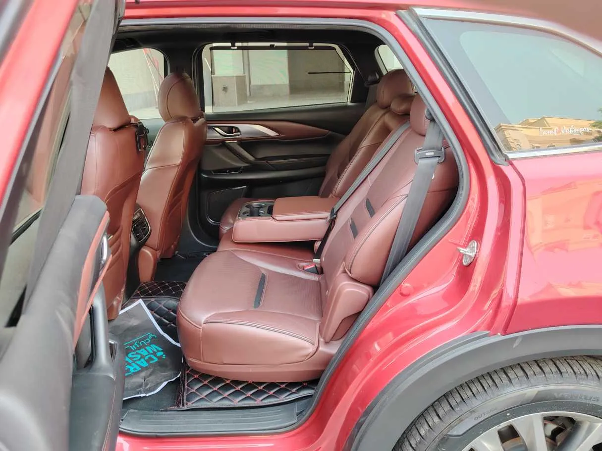 Car image 15