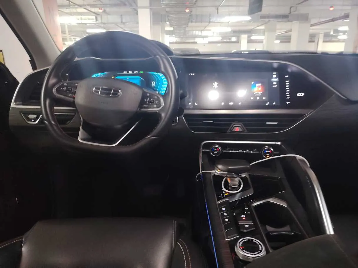 Car image 19