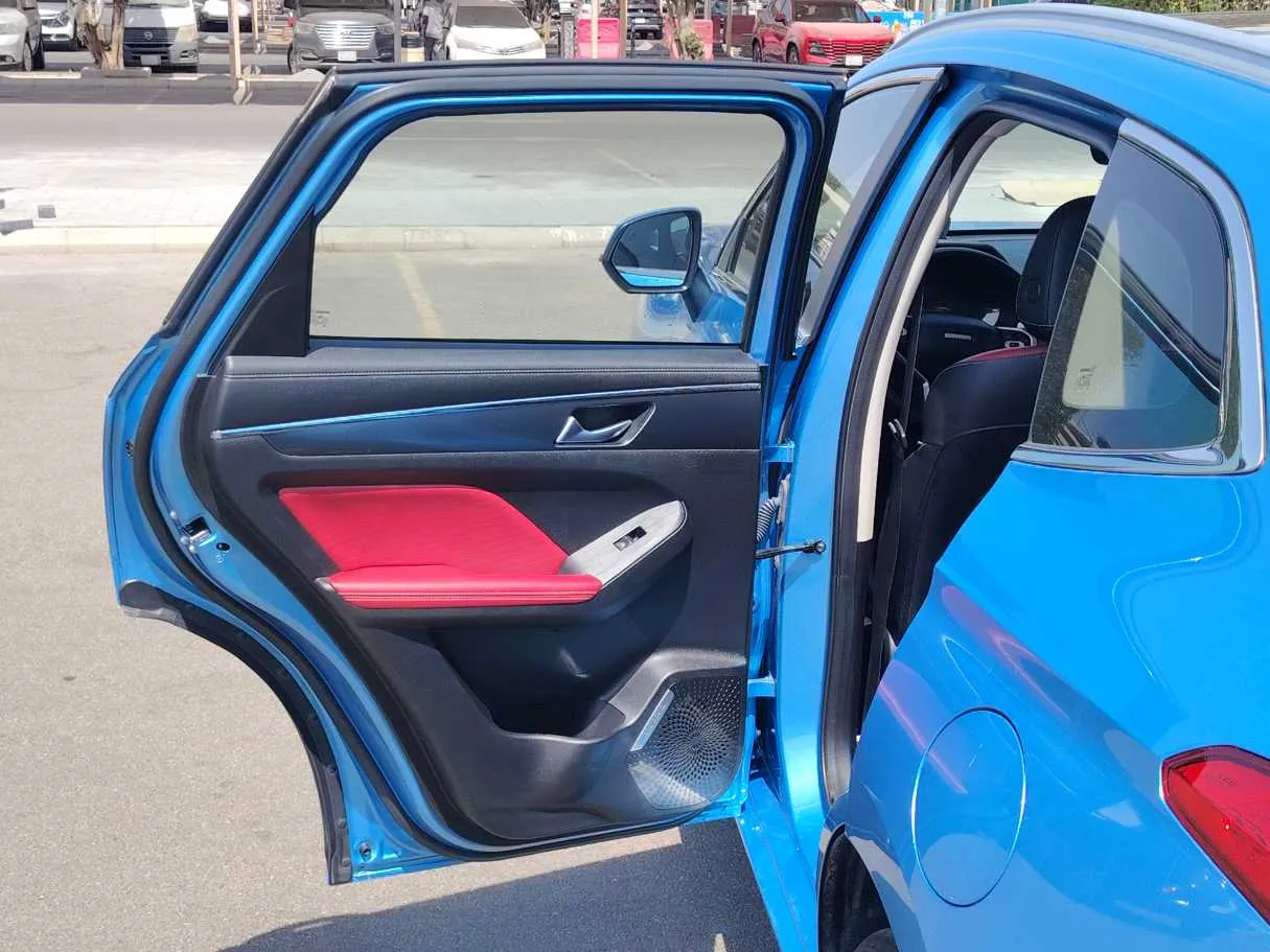 Car image 14