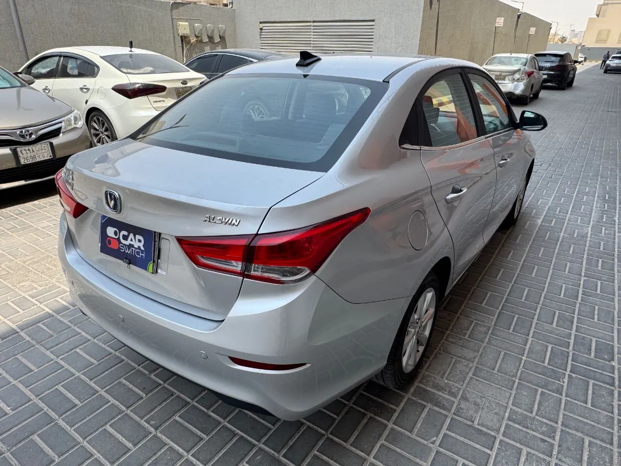 Car image 5