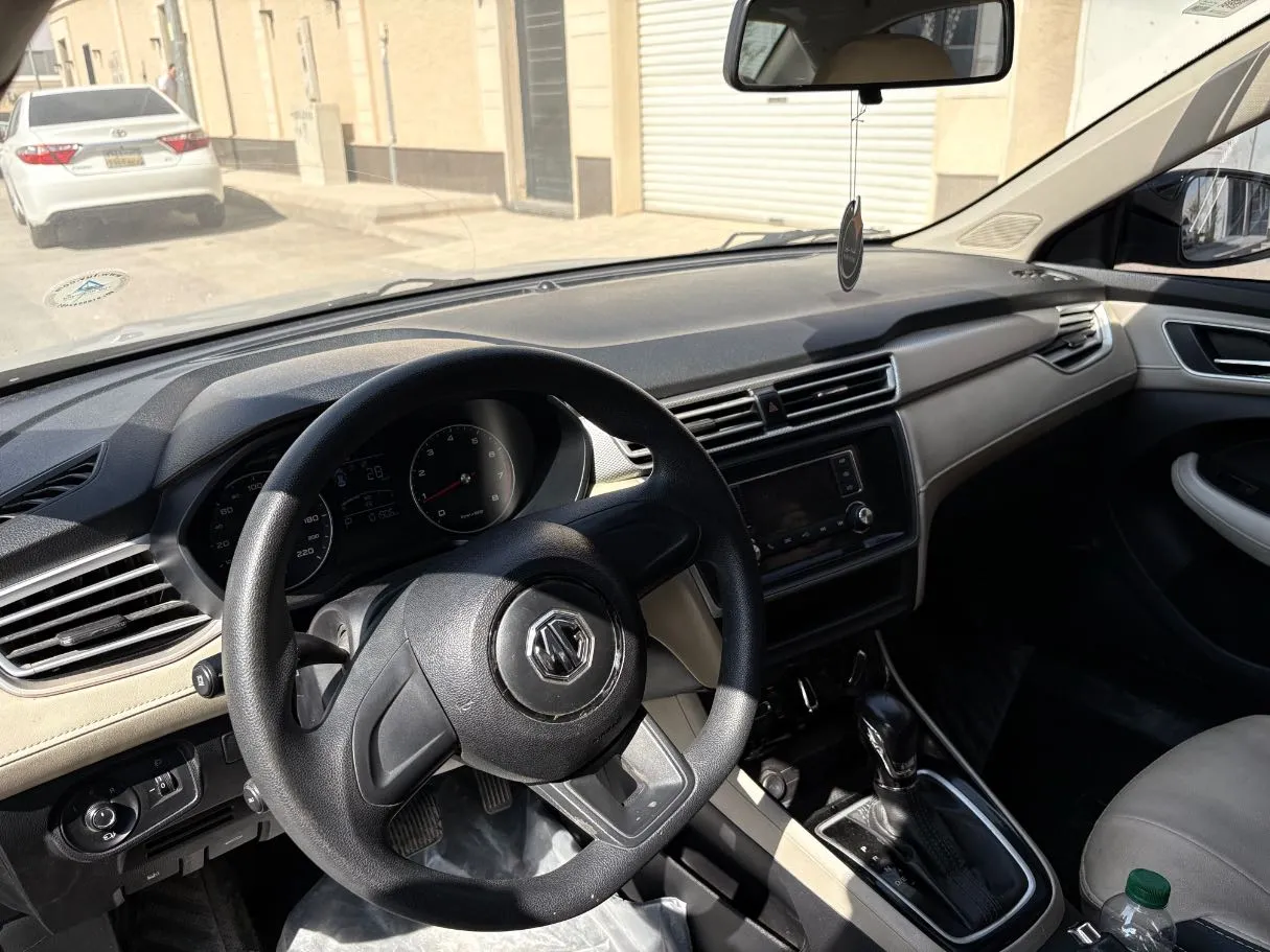 Car image 13
