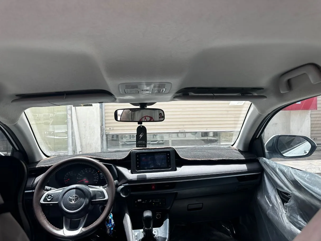 Car image 15