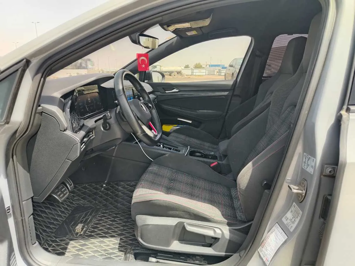 Car image 13