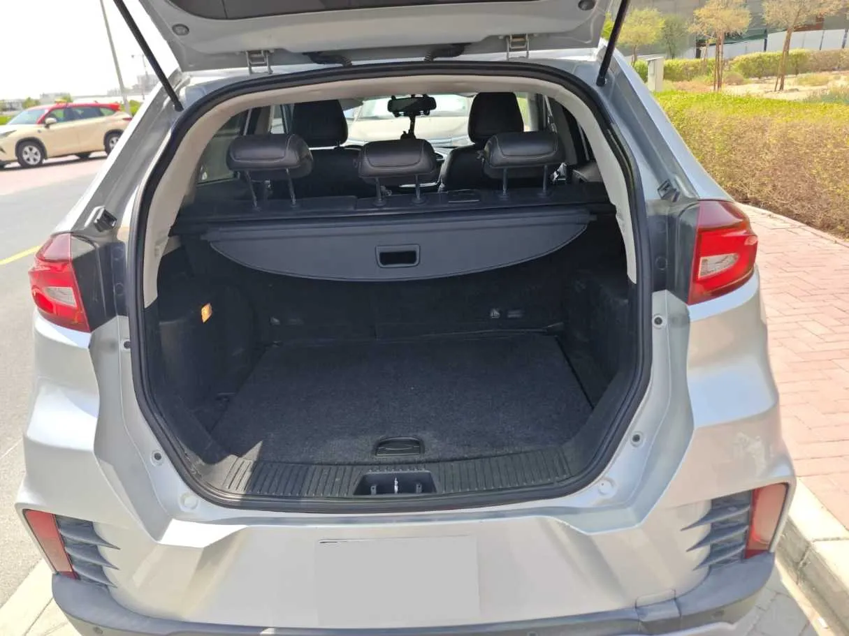 Car image 18