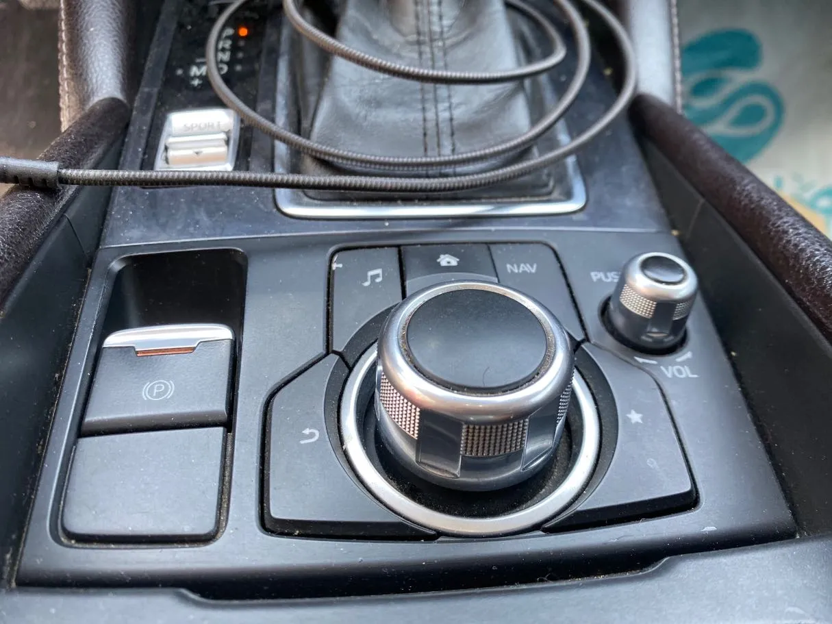 Car image 16