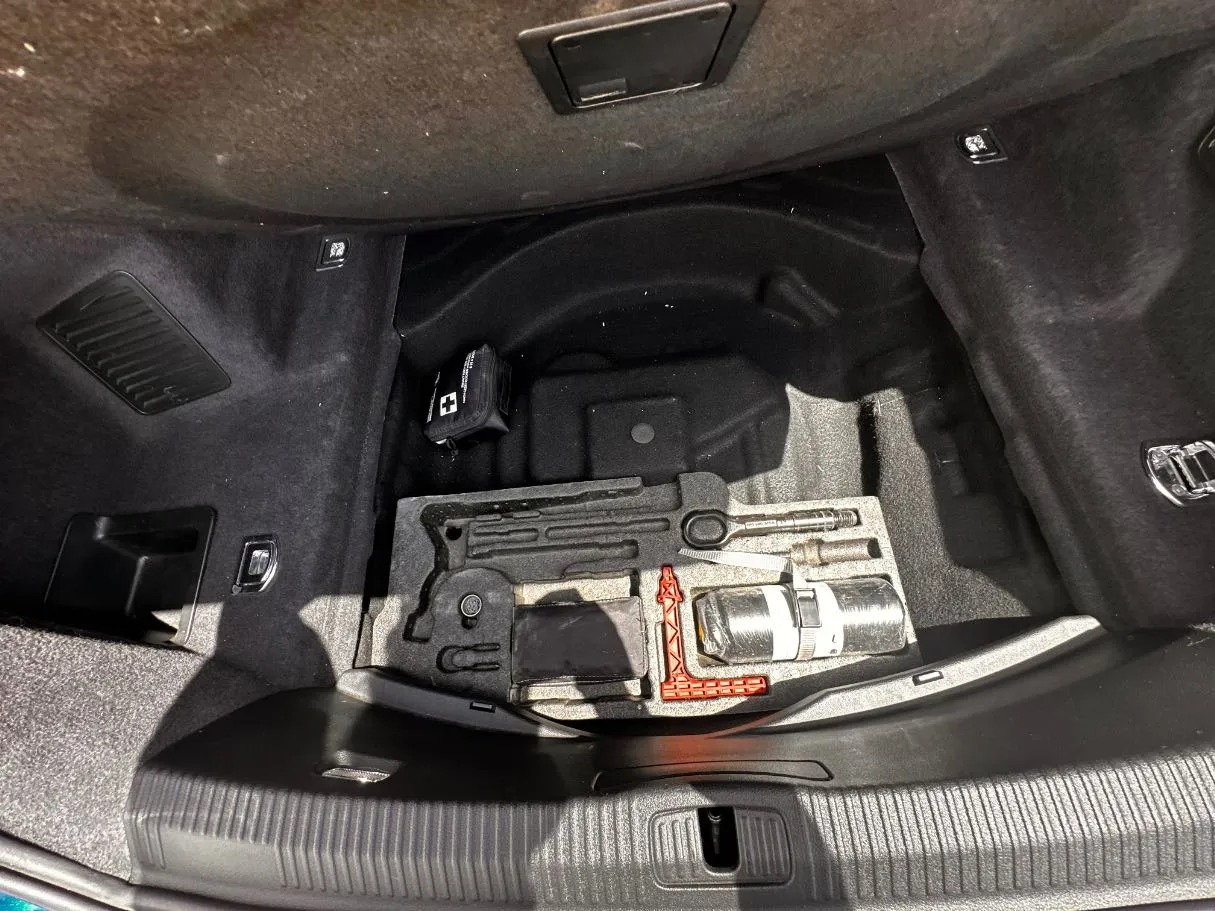 Car image 27