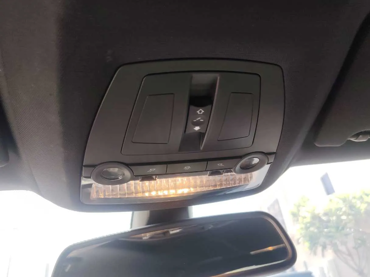 Car image 27