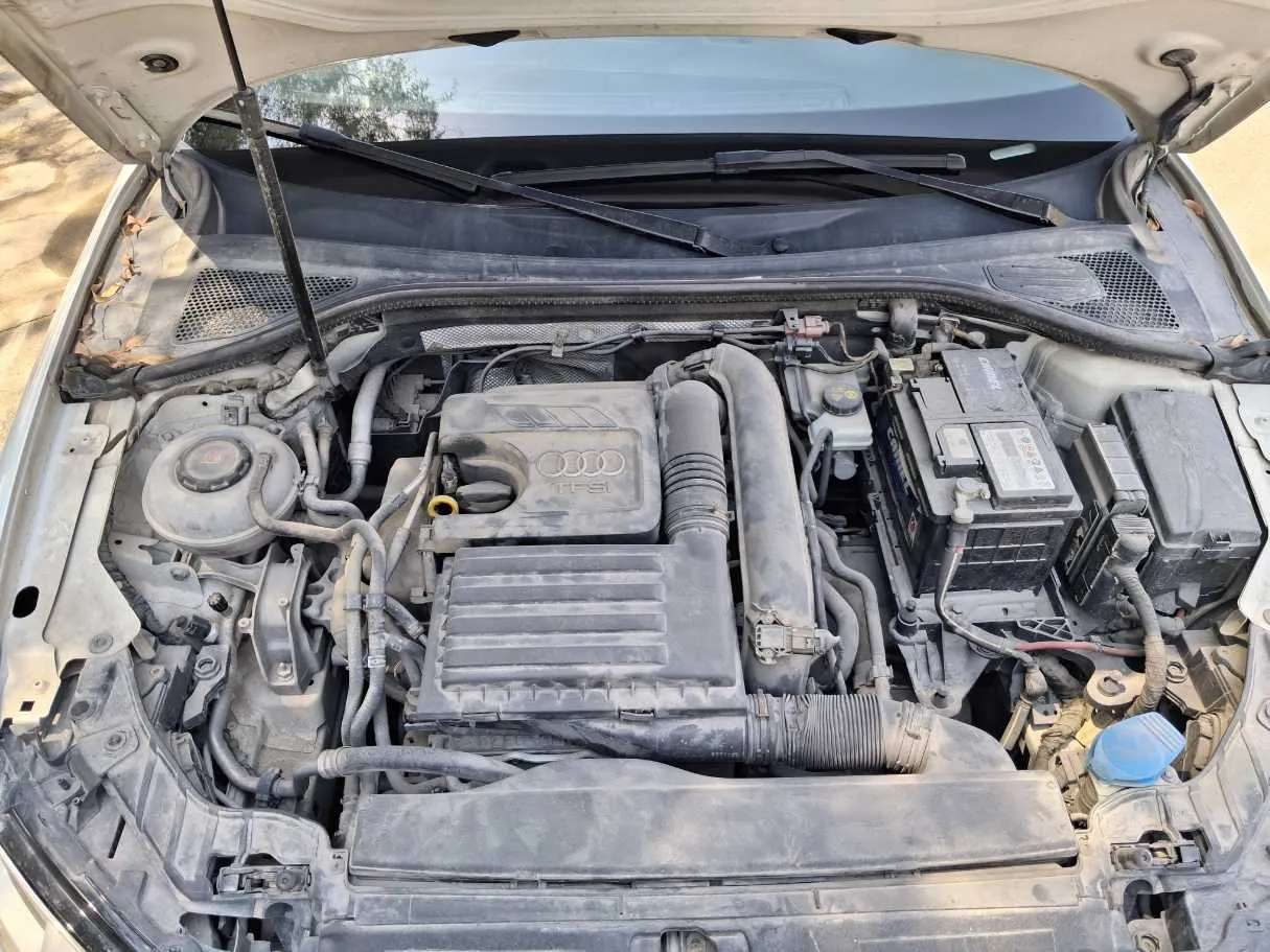 Car image 18