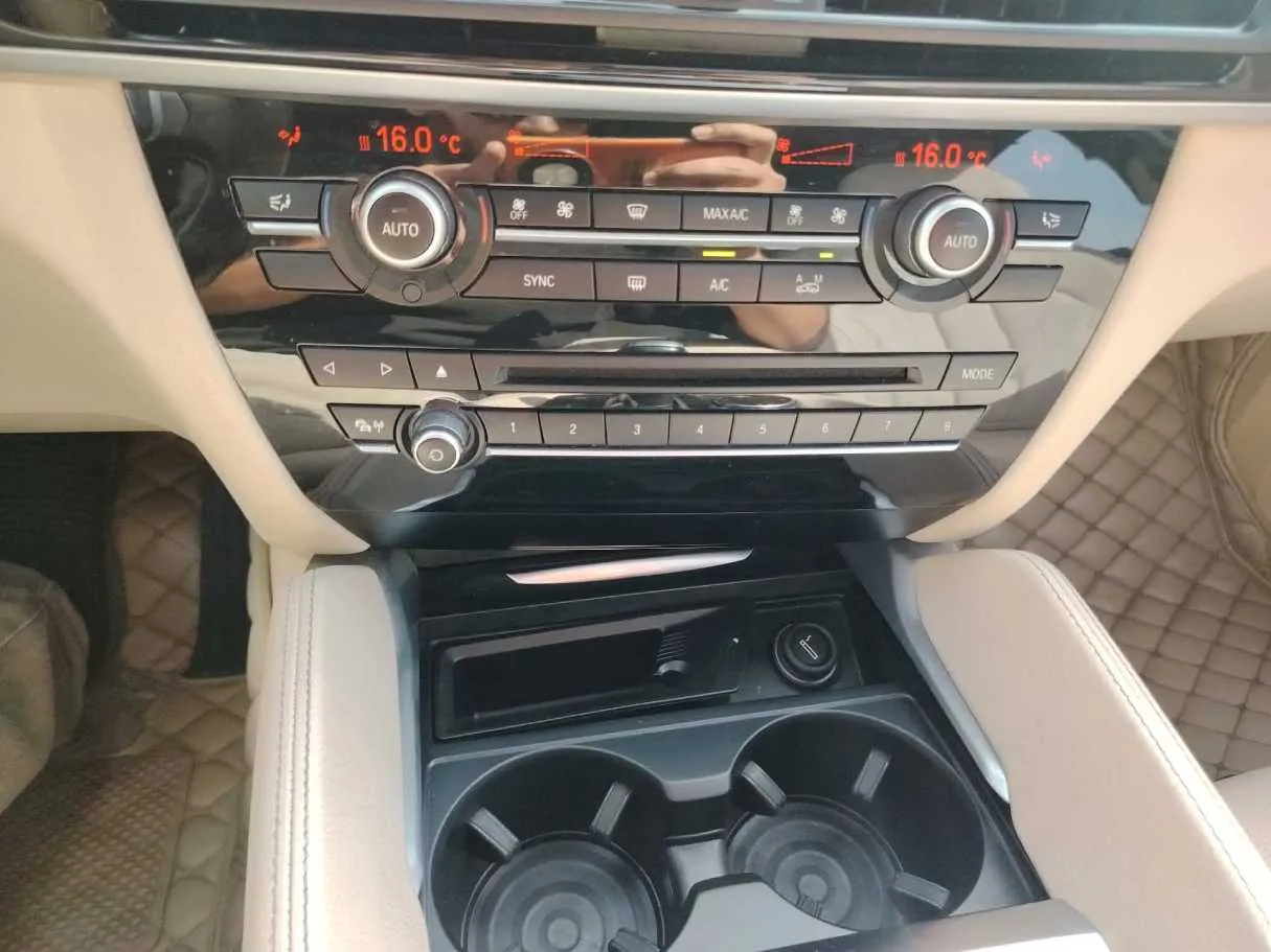 Car image 27