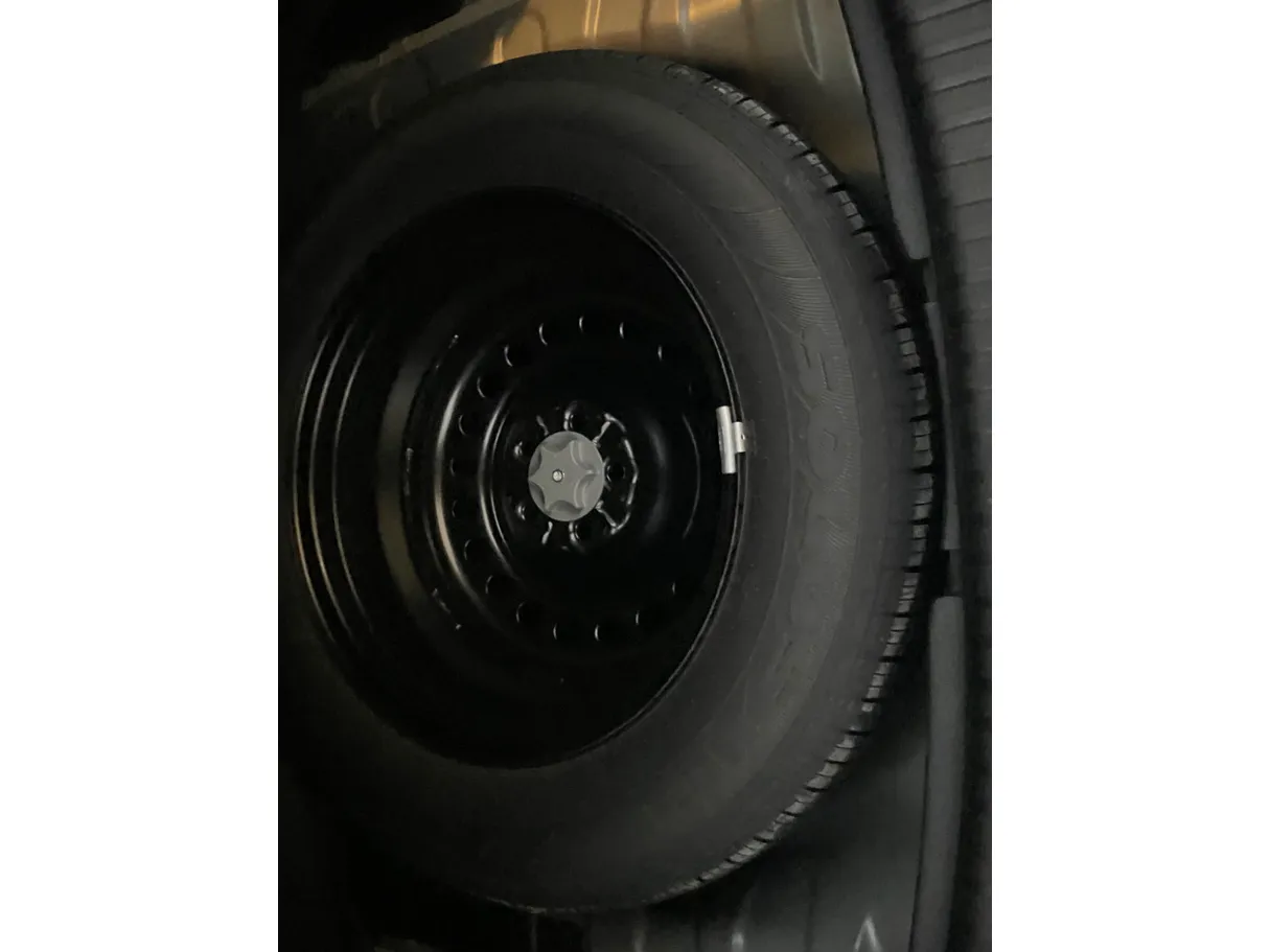 Car image 24