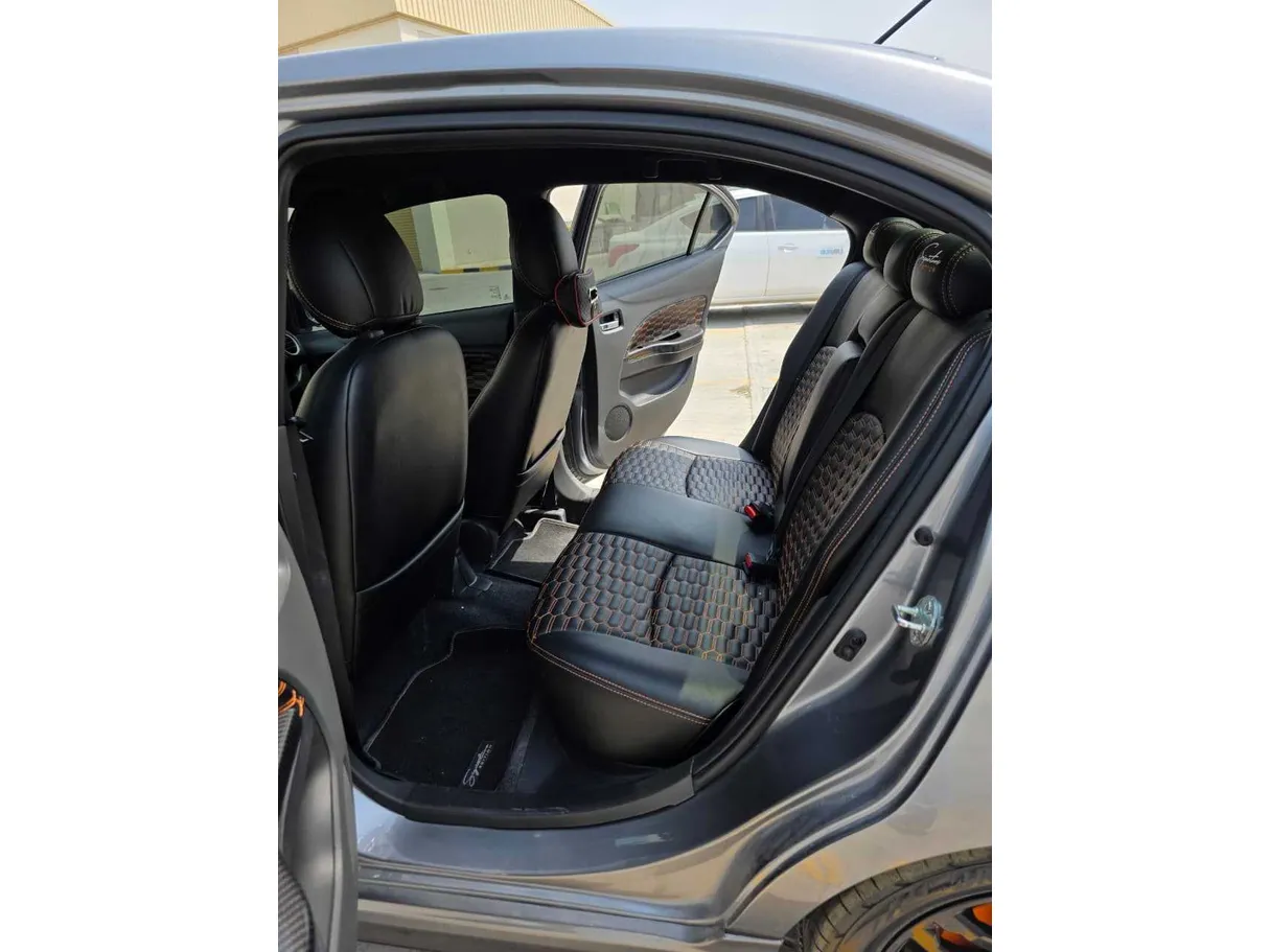 Car image 18