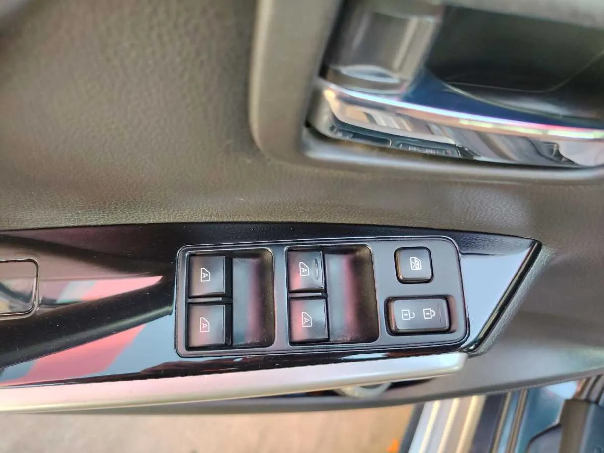 Car image 37