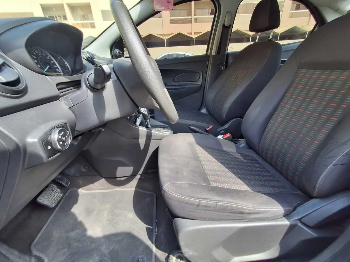 Car image 12