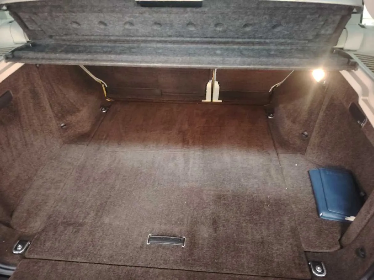 Car image 38