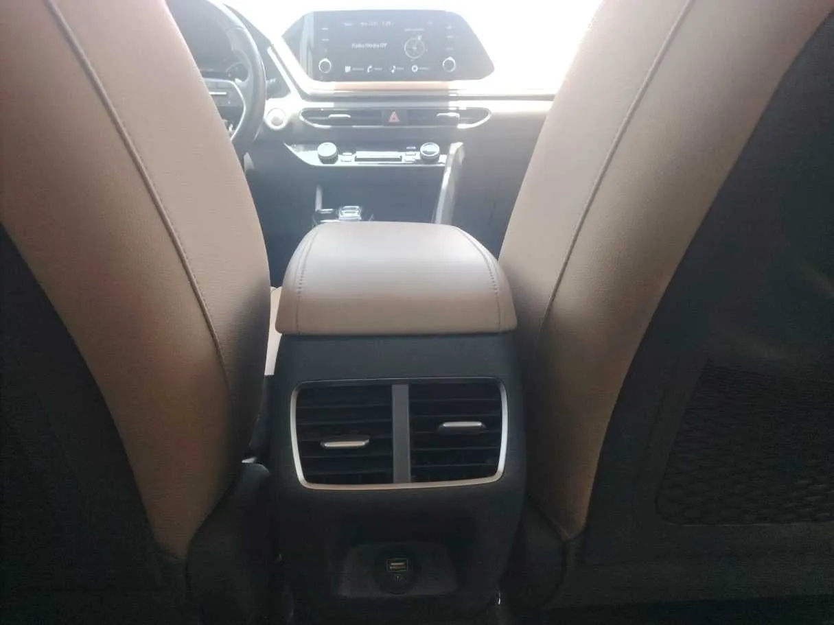 Car image 33