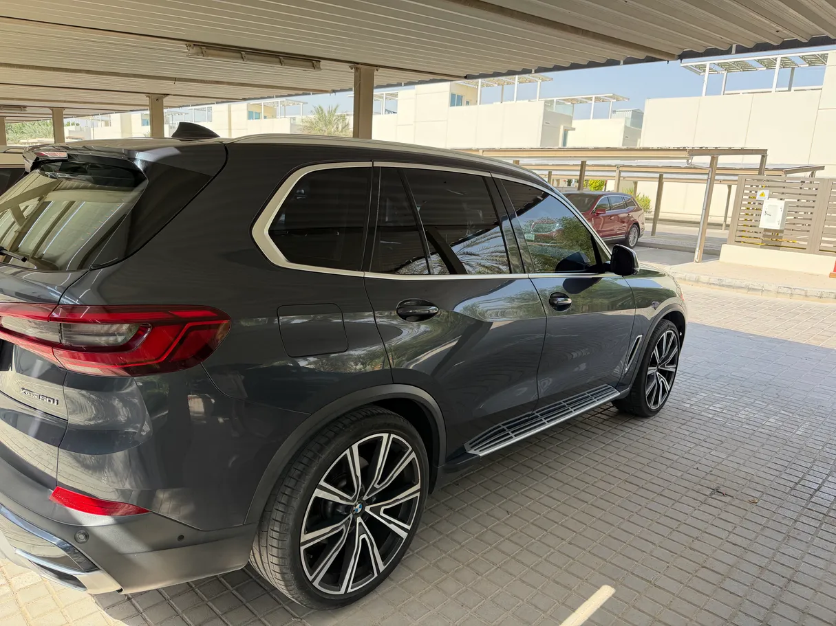 Car image 13