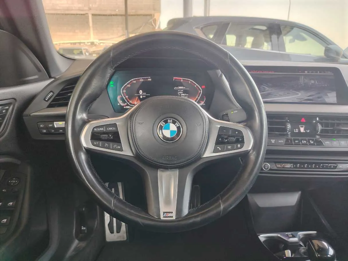 Car image 25