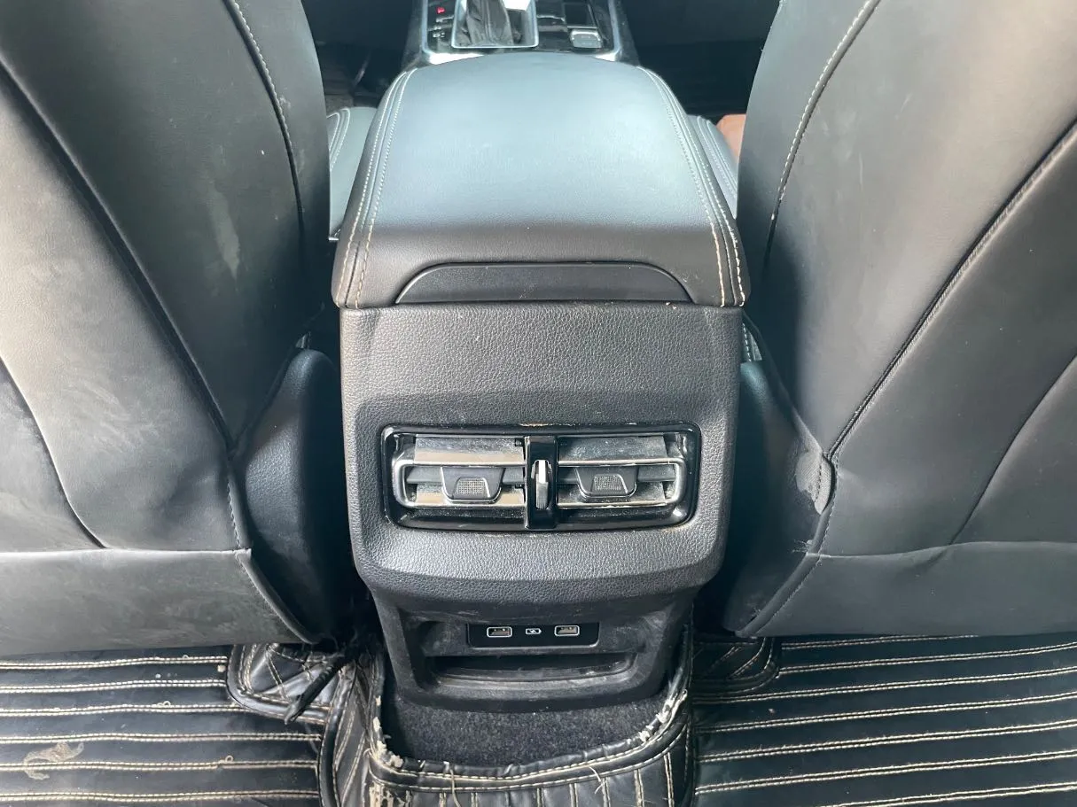 Car image 23