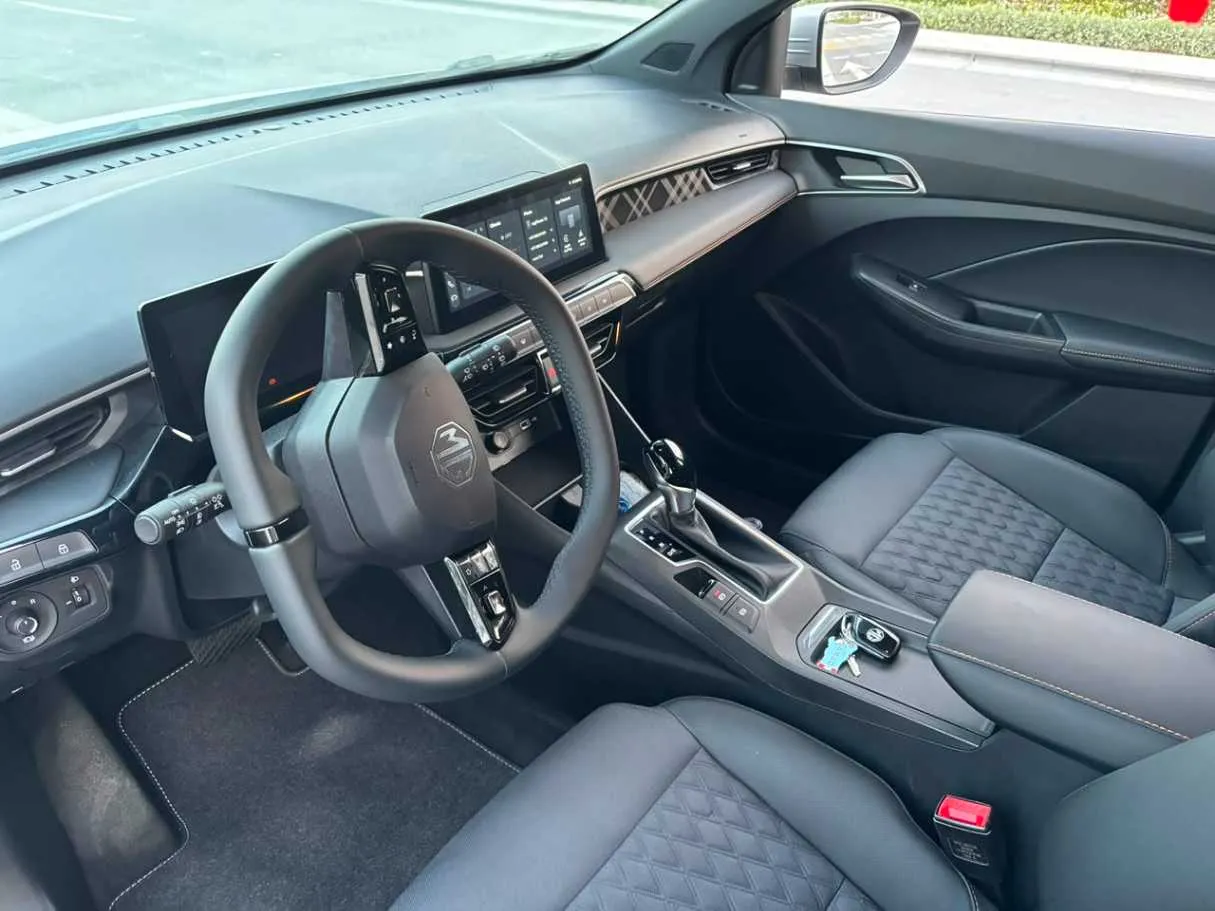 Car image 9