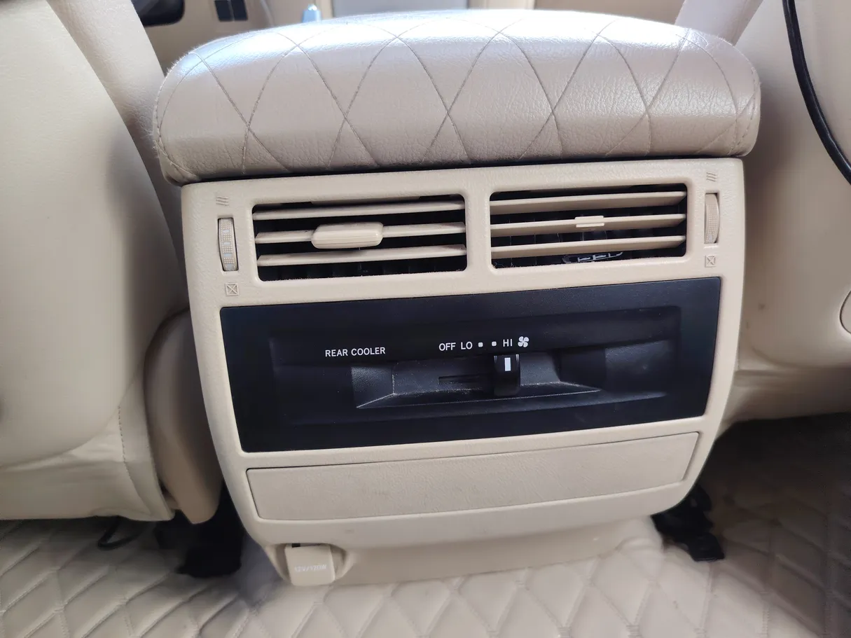 Car image 27