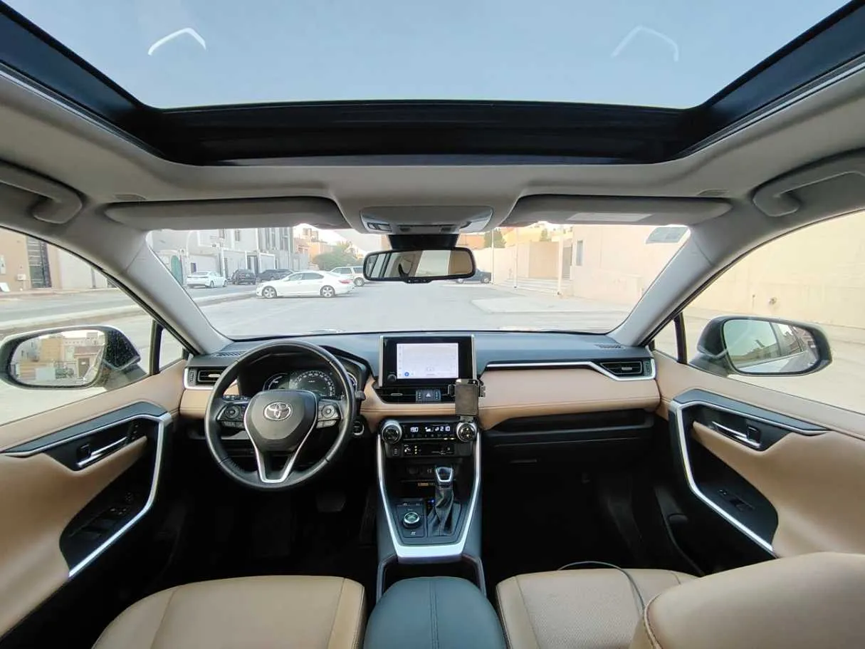 Car image 19