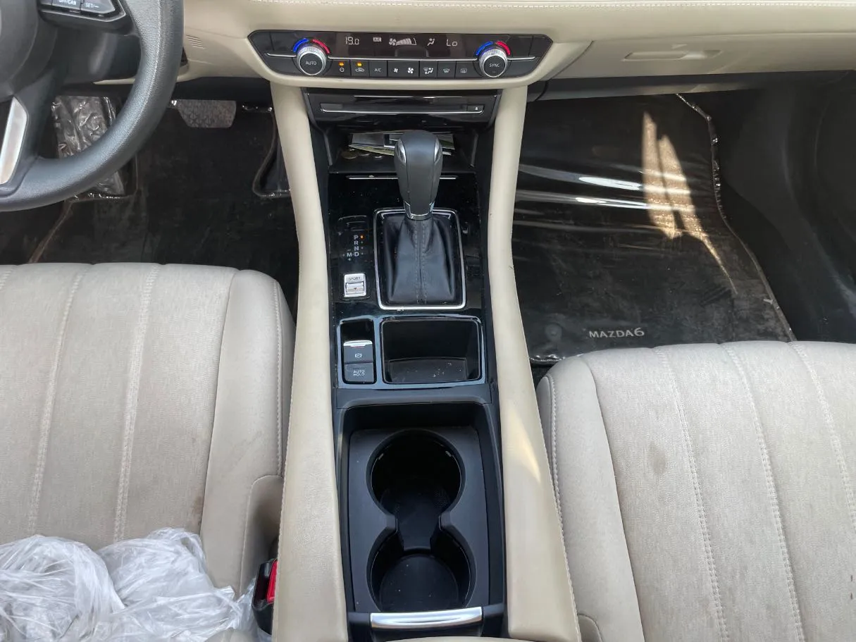 Car image 18