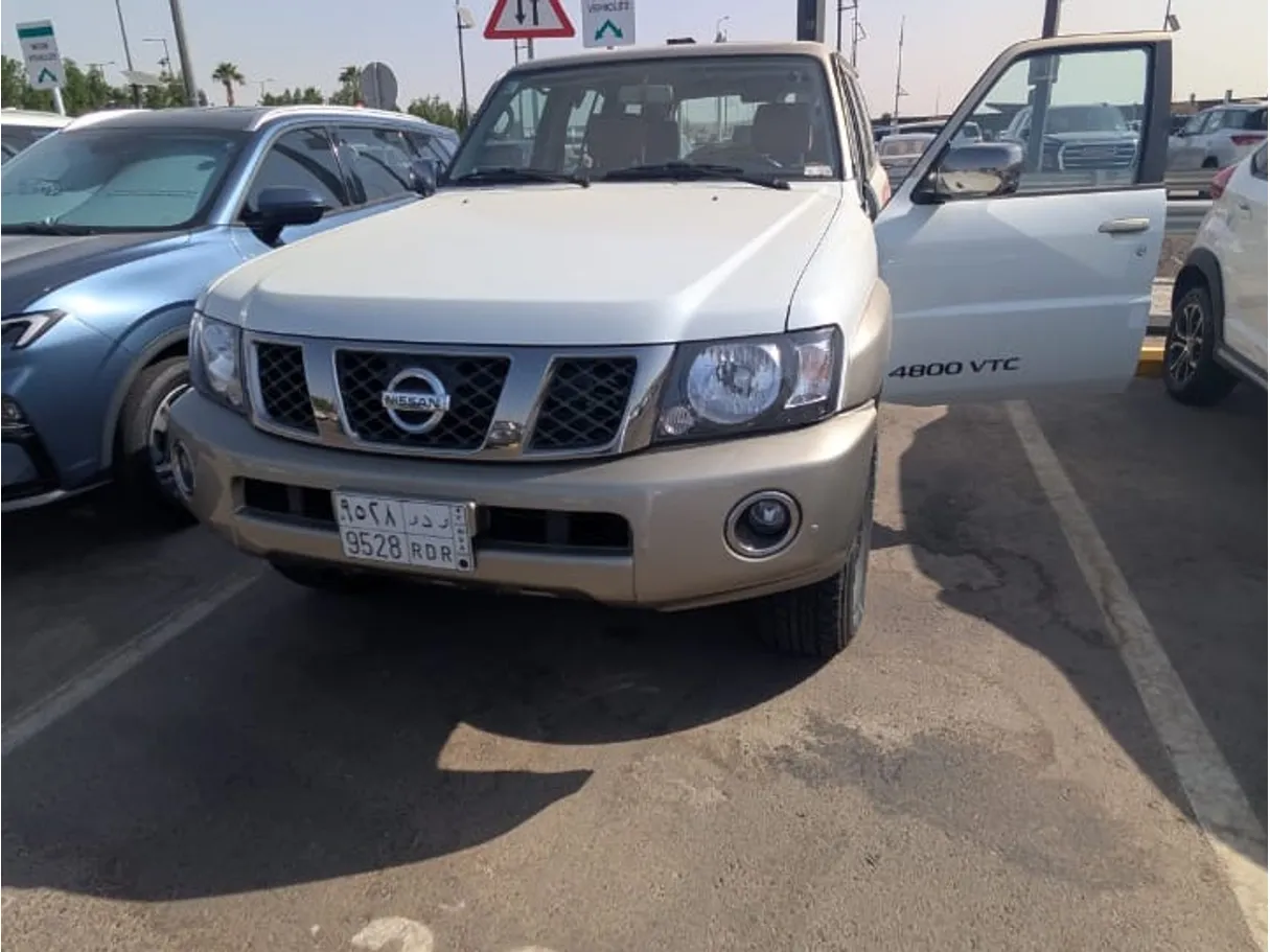 Car image 2